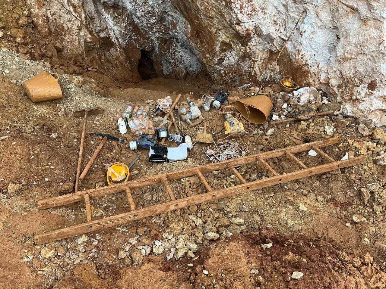 Aydın’ın Didim ilçesinde tarihi eser bulmak amacıyla kaçak kazı yapan