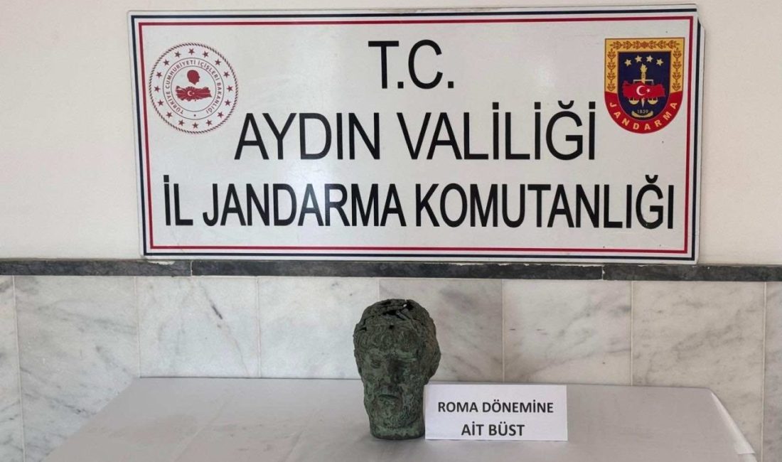 Aydın’ın Kuyucak ilçesinde, evlerinde Roma dönemine ait olduğu değerlendirilen büst
