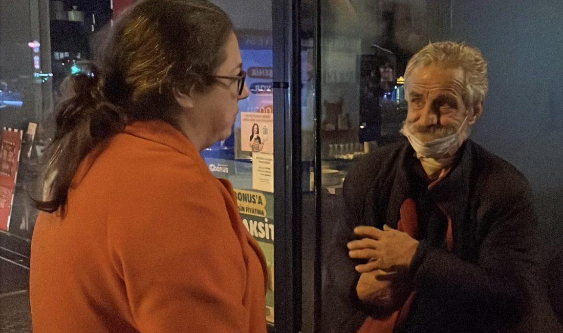 Aydın'da yere düşürdüğü erzaklarını toplarken görüntülenen kişi, valilik tarafından özel