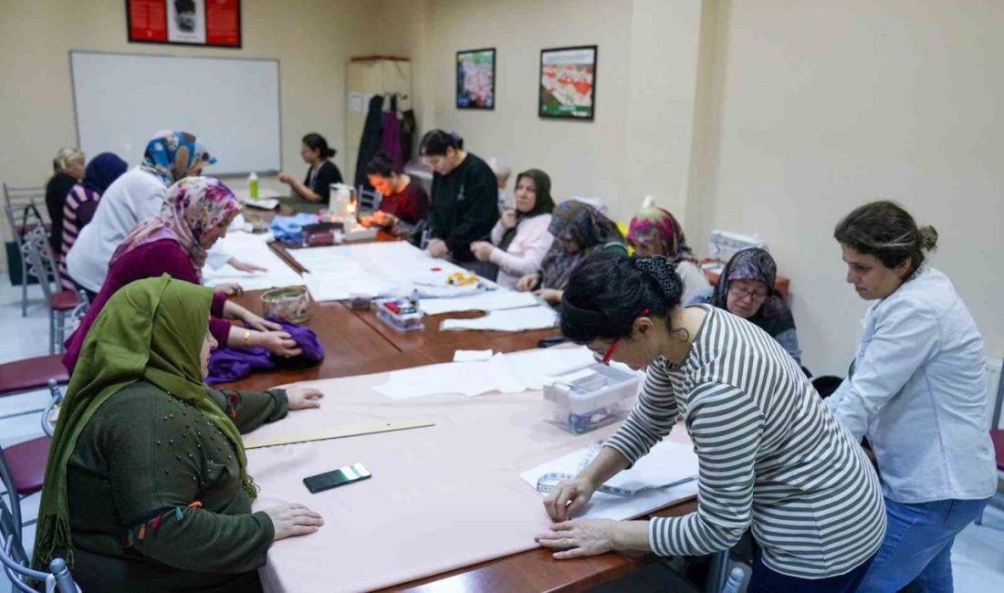 Tepebaşı Belediye Başkanı Dt. Ahmet Ataç’ın gününü evde geçiren kadınların