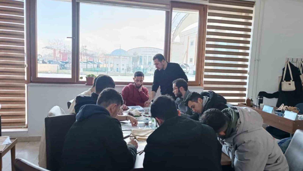 Afyonkarahisar İl Müftülüğü Diyanet Gençlik Merkezi’nde düzenlenen Bez Çanta Baskı