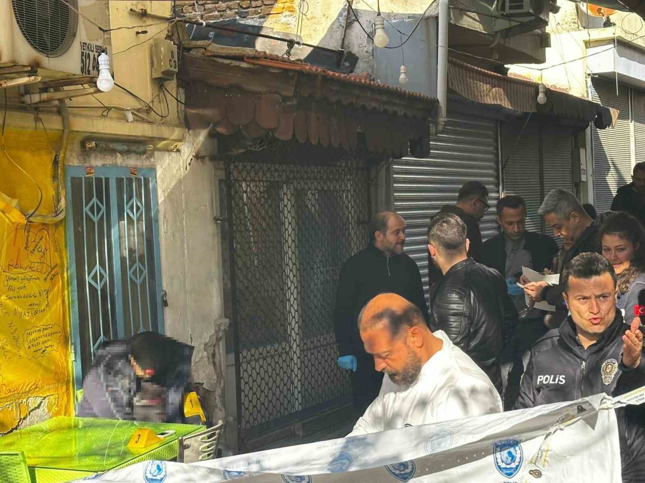 Muğla’nın Milas ilçesinde bir şahıs, bıçaklanmış halde ölü olarak bulundu.