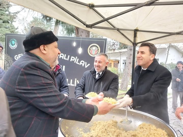 Bilecik Şeyh Edebali Türbesinde, Bilecik’in geleneği olan ‘Şifalı Pilav’ ikramı