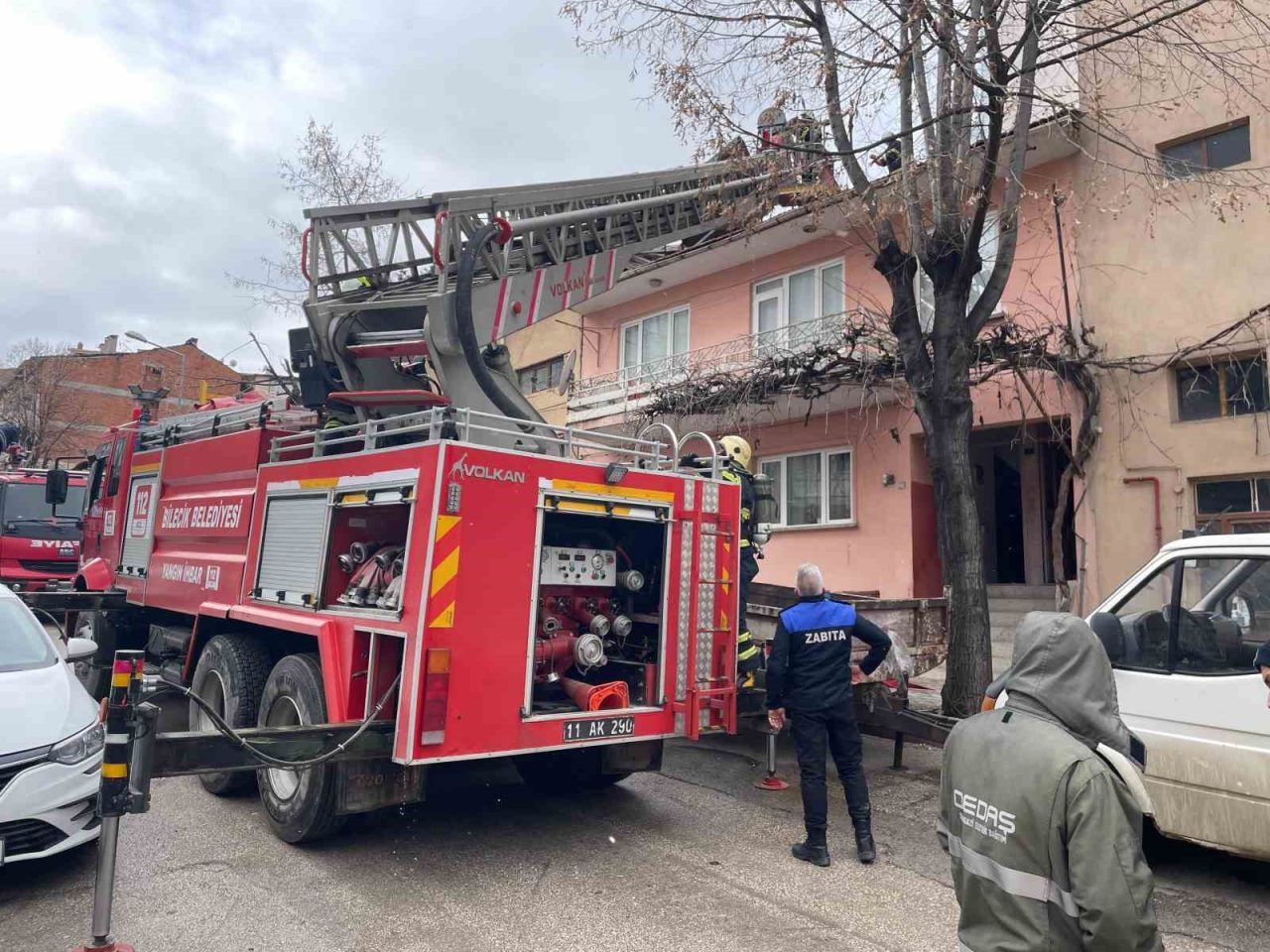 Bilecik’te 2 katlı bir evin bacasında çıkan yangın kısa sürede