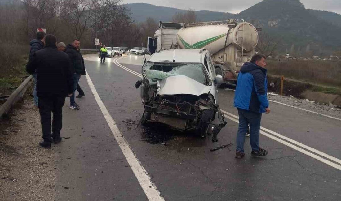 Bilecik’te meydana gelen trafik kazasında 1 kişi ağır yaralandı Bilecik’te seyir halinde kontrolden çıkan araç karşı yönden gelen tıra
