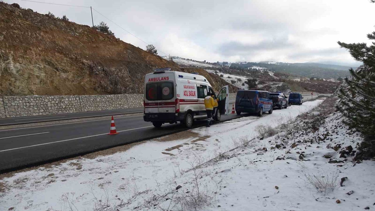 Kütahya’nın Tavşanlı ilçesinde yolun kenarında ceset olduğu ihbarı üzerine jandarma