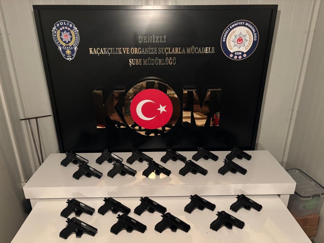Denizli merkezli 4 ilde silahlı suç örgütüne yönelik operasyonda yakalanan