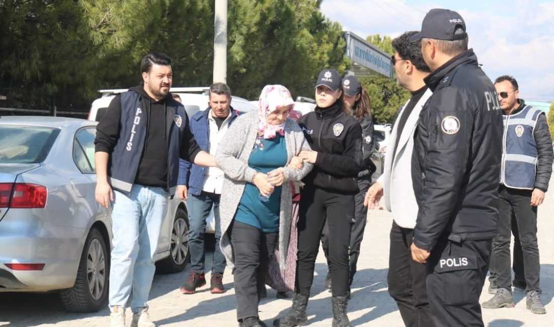 Denizli’nin Çivril ilçesinde, komşusunun bahçesinde çuval içerisinde cesedi bulunan kadının,