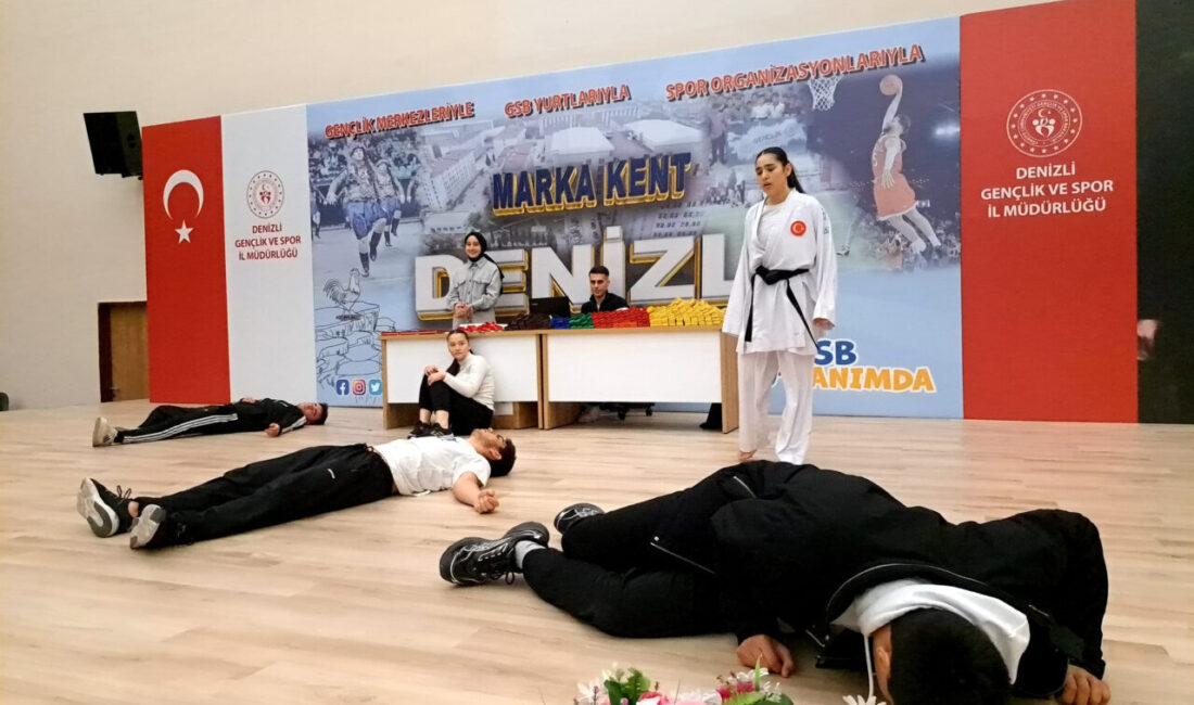 Denizli’de karate eğitimi alan öğrenciler, kadına yönelik şiddete dikkati çekmek