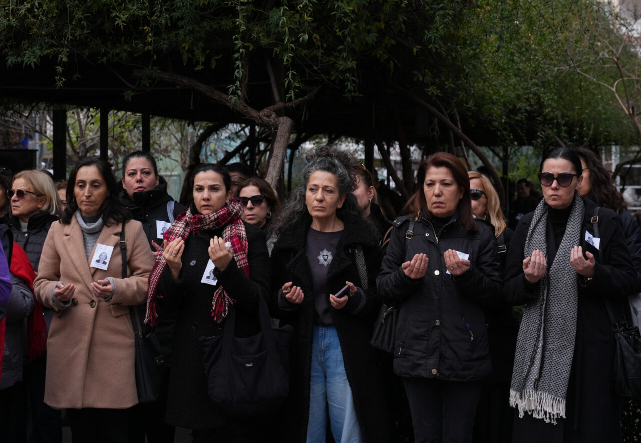 Denizli’deki trafik kazasında hayatını kaybeden öğretmen ve öğrencinin cenazeleri, İzmir’de