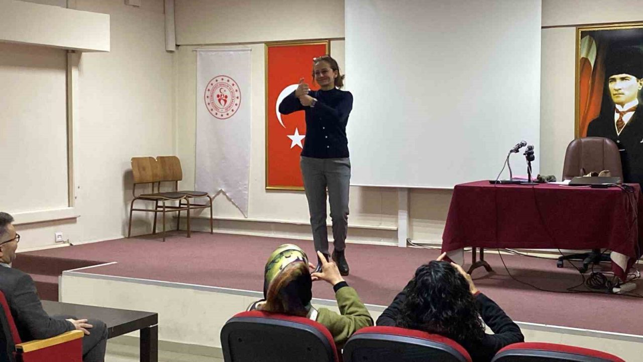 Hatay’dan 6 Şubat depreminin ardından Eskişehir’e gelen işaret dili öğretmeni