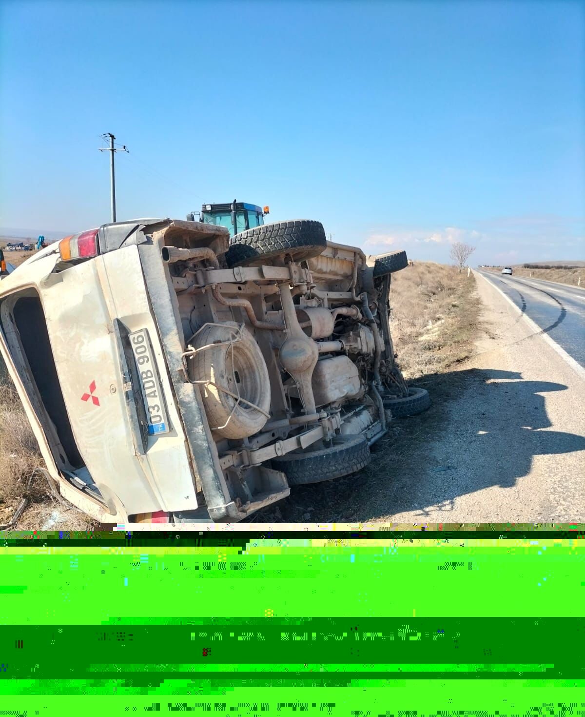 Afyonkarahisar’da kontrolden çıkarak şarampole devrilen minibüste 2 kişi yaralandı.