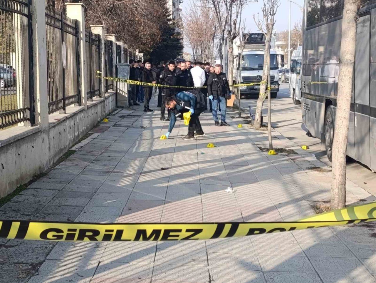 Afyonkarahisar’da dolmuş şoförleri arasında yolcu alma meselesi yüzünden çıkan silahlı