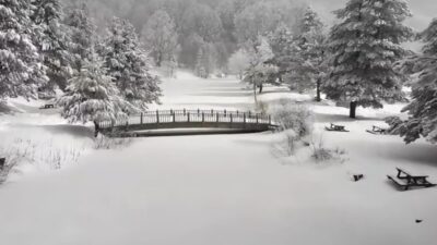 Kütahya’nın Domaniç ilçesinde yer alan Topuk Yaylası Tabiat Parkı’nın karla