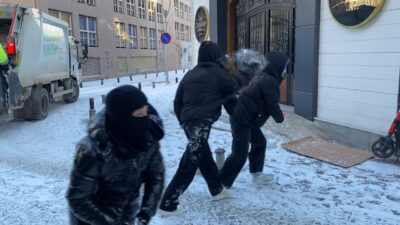 Çevre illerin ardından Eskişehir de yoğun kar yağışı sonucunda beyaza