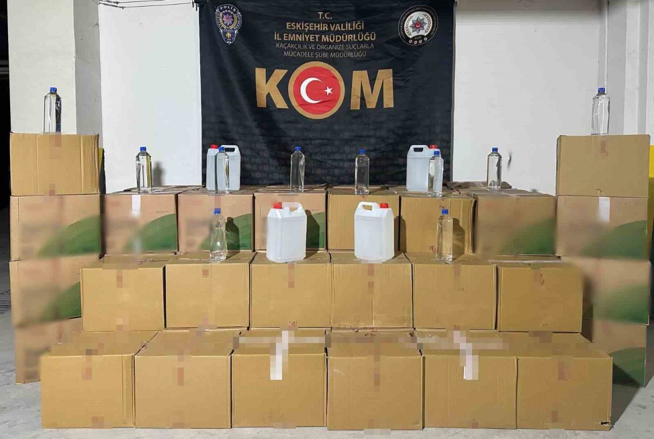 Eskişehir’de polis ekiplerince yapılan çalışmada bin 500 litre sahte/kaçak alkol