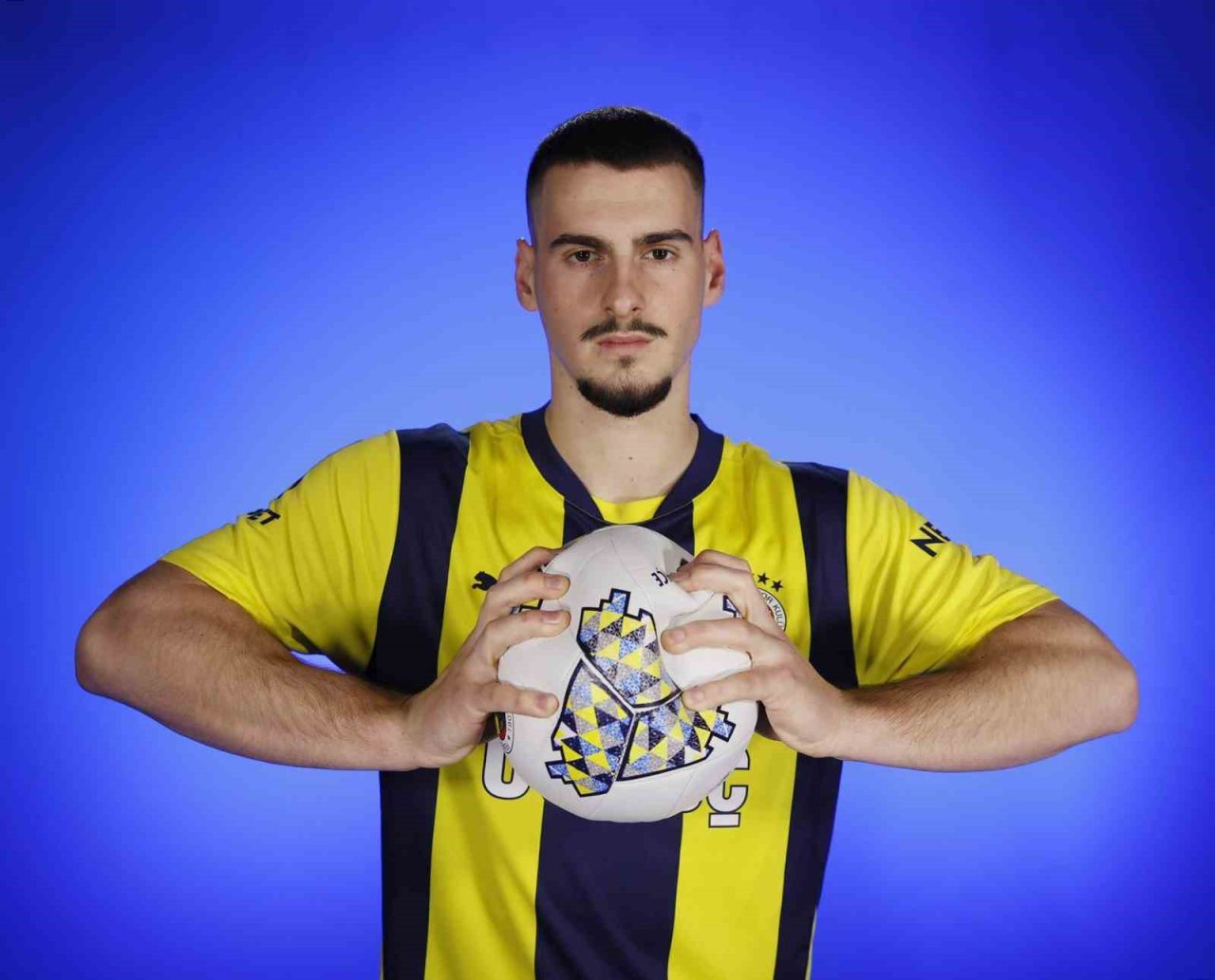 Fenerbahçe, 20 yaşındaki Sırp defans oyuncusu Ognjen Mimovic ile 4,5