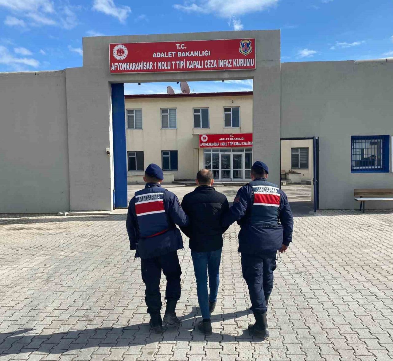 Afyonkarahisar’da hakkında 3 yıl 9 ay hapis cezası bulunan şahıs
