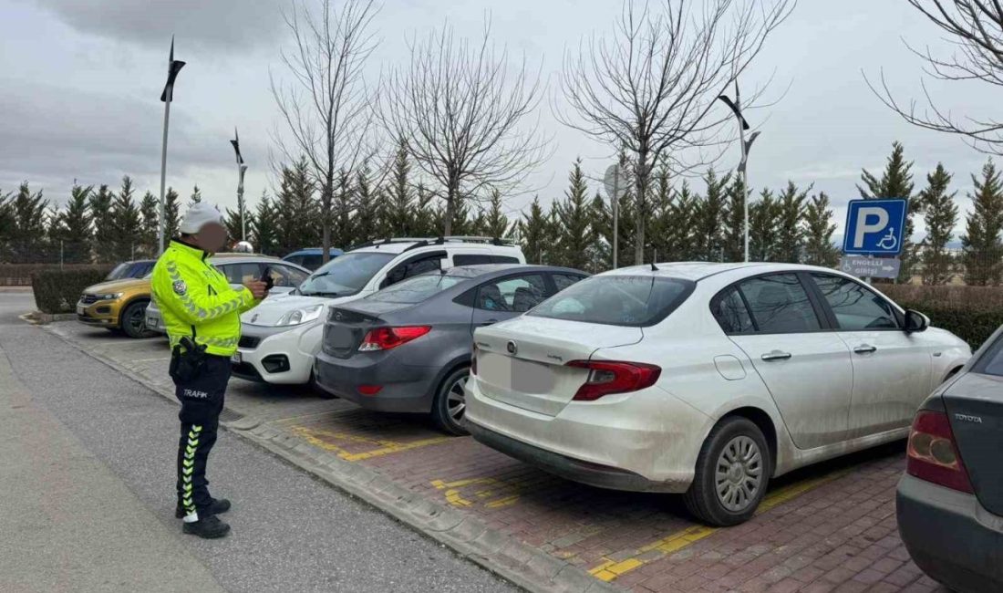 Hatalı araç park eden 241 sürücüye ceza yazıldı Eskişehir’de polis ekiplerinin denetimleri sonucunda; engelli alanlarına, yaya geçitlerinin üzerine