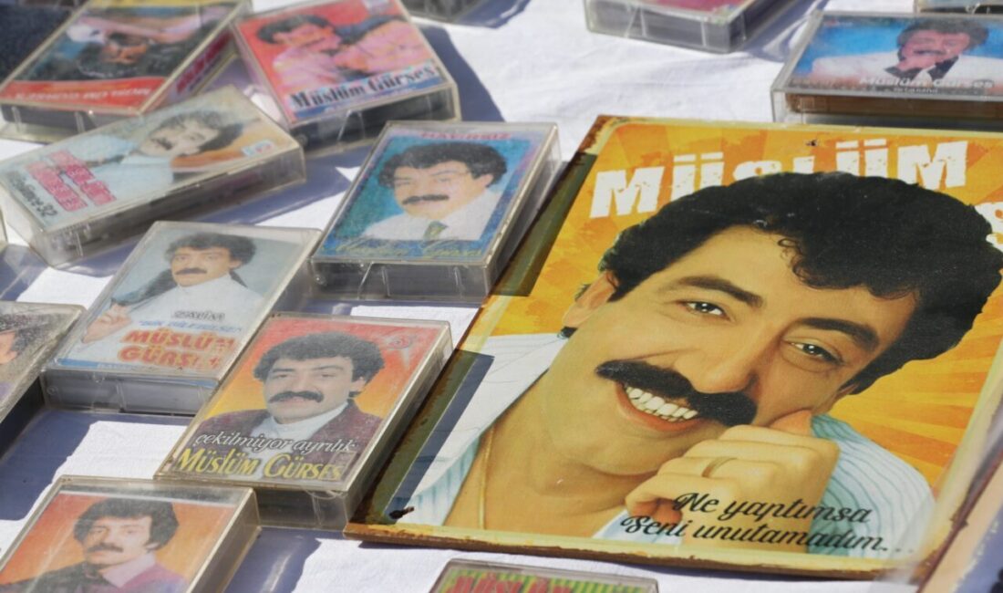 Ünlü sanatçı Müslüm Gürses'in hayranları, sanatçının vefatının 12. yılı nedeniyle