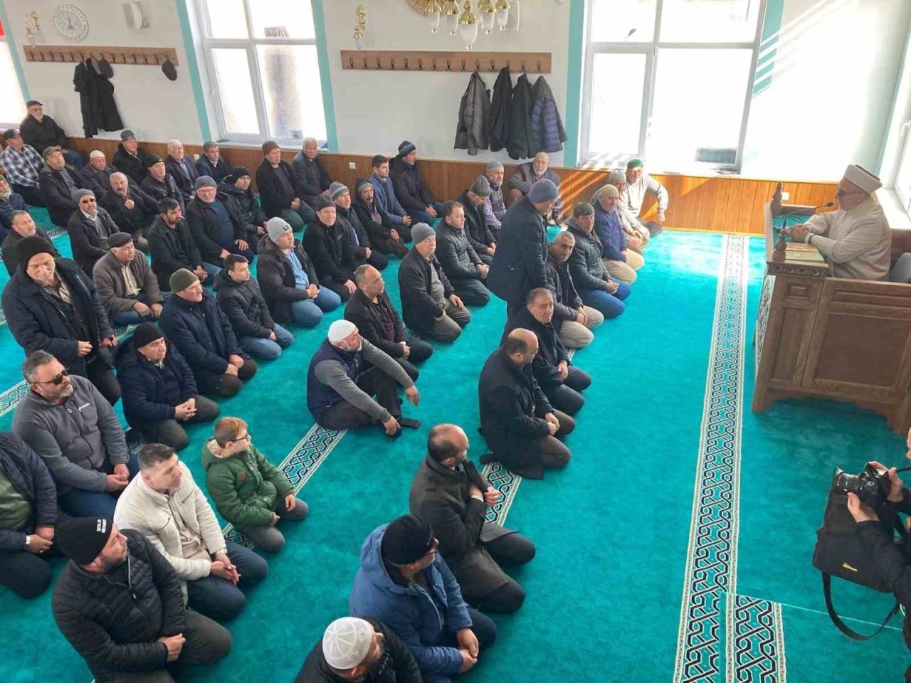 Afyonkarahisar’ın İscehisar ilçeisinde yapımı tamamlanan Bilal-i Habeşi Cami ibadete açıldı.