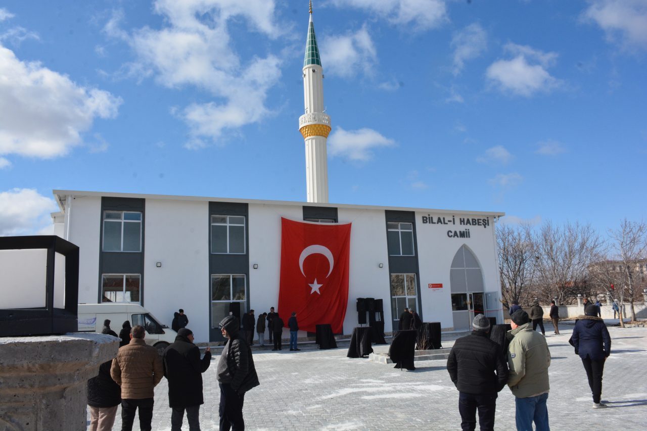 AFYONKARAHİSAR (AA) – İscehisar ilçesinde Bilal Habeşi Camisi'nin açılışı dualarla