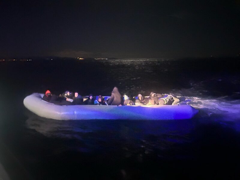 İzmir'in Urla ilçesi açıklarında 28 düzensiz göçmen kurtarıldı.