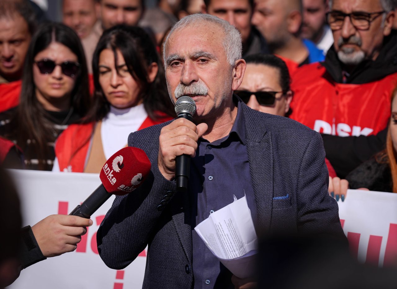 İZMİR (AA) – Genel-İş Sendikası İzmir şubeleri, İzmir Büyükşehir Belediyesinde