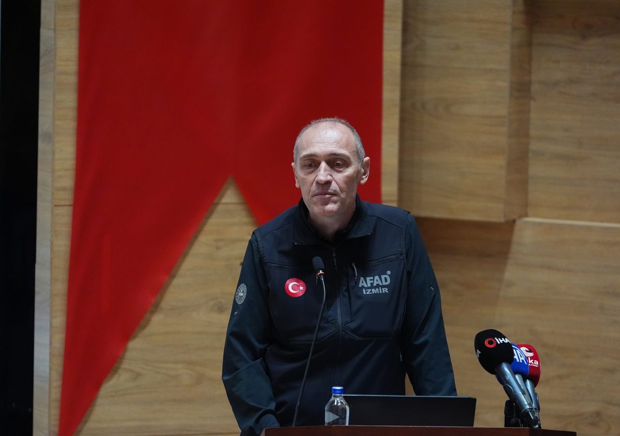İzmir’de 6 Şubat 2023’teki Kahramanmaraş merkezli depremlerde yaşamını yitirenler için