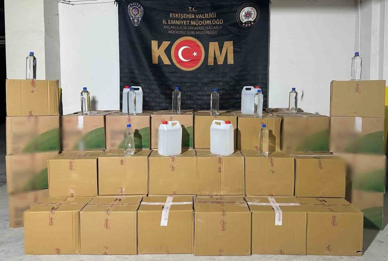 Eskişehir’de düzenlenen operasyonda bin 500 litre kaçak içkide kullanılan etil