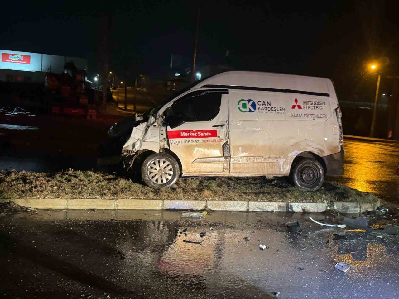 Olay, Emirdağ ilçesi Organize Sanayi Bölgesi Kavşağında meydana geldi. Edinilen