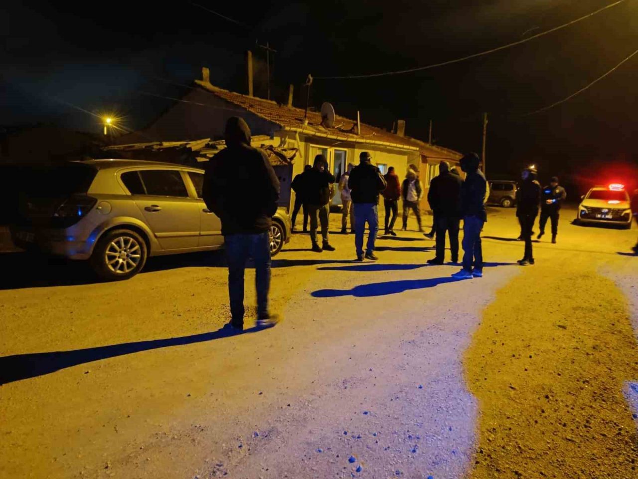 Eskişehir’de tartıştığı kardeşi tarafından bıçaklanan kadın ağır yaralandı.