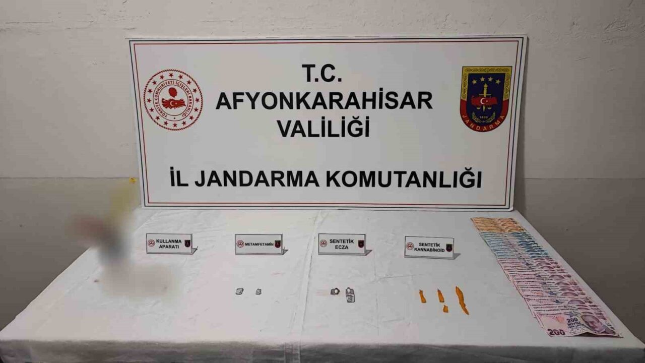 Afyonkarahisar’da jandarma ekipleri uyuşturucu madde satacağını bilgisini aldığı karı koca