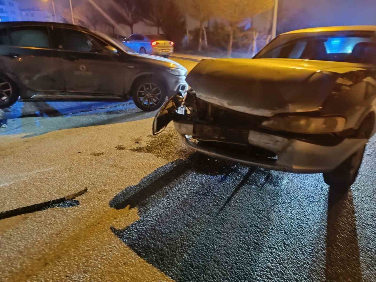 Eskişehir’de kavşakta iki aracın çarpışması sonucu meydana gelen trafik kazasında