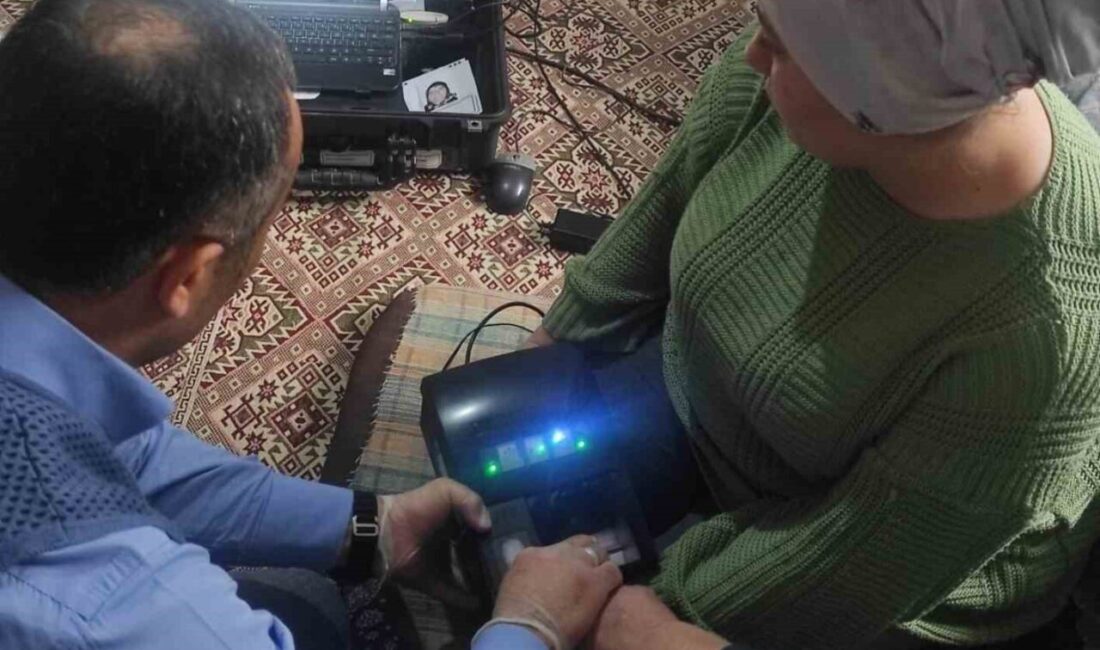 Afyonkarahisar’ın Bayat ilçesinde kimlik kartlarını yenileyemeyen hasta ve bakıma muhtaç