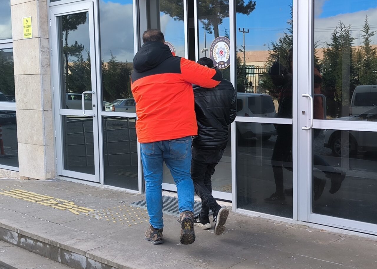 Kütahya'da tartıştığı 3 aylık hamile eşini av tüfeğiyle ateş ederek