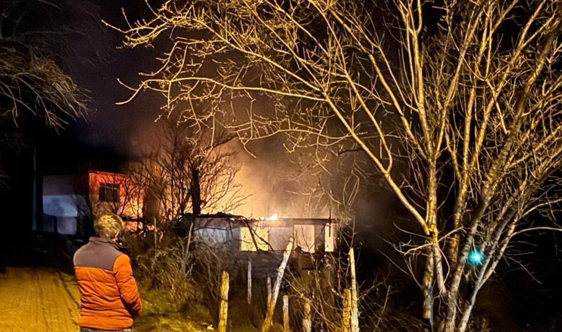 Kütahya’nın Tavşanlı ilçesinde evinde yangın çıkan Kıbrıs gazisi yaşamını yitirdi.