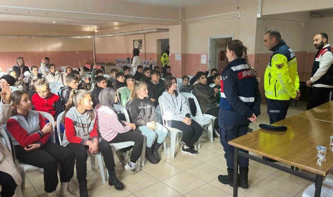 Kütahya İl Jandarma Komutanlığı tarafından ortaokul öğrencilerine, trafik güvenliği, cinsel