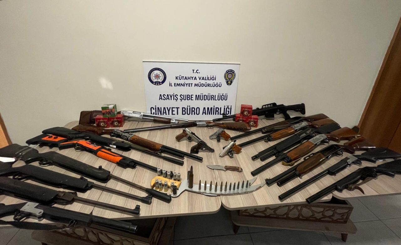 Kütahya’da sosyal medya hesaplarından silah ve mühimmat görseli paylaşan 12