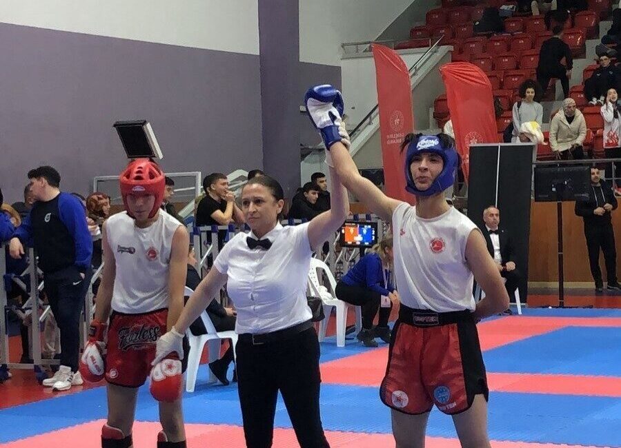 Ordu’da düzenlenen Türkiye Okul Sporları Gençler Kick Boks Şampiyonası’nda Kütahyalı