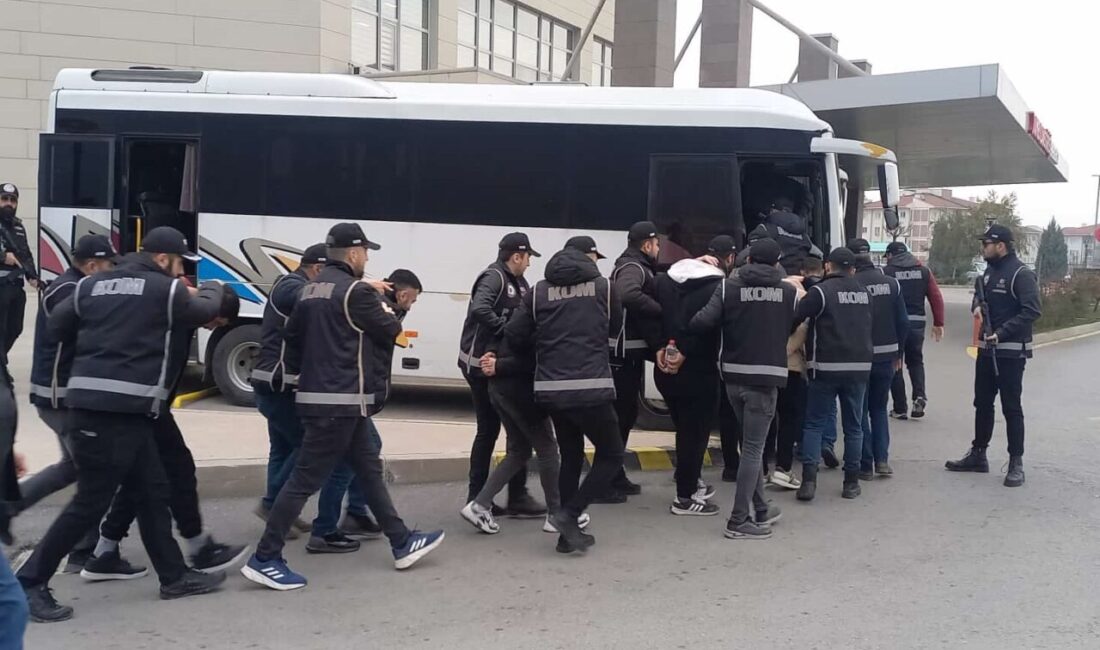 Manisa merkezli 3 ilde düzenlenen suç örgütü operasyonunda gözaltına alınan