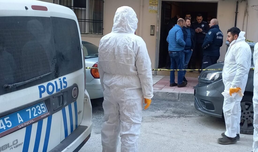 Manisa’nın Şehzadeler ilçesinde, yalnız yaşayan kişi, çöple doldurduğu evinde ölü