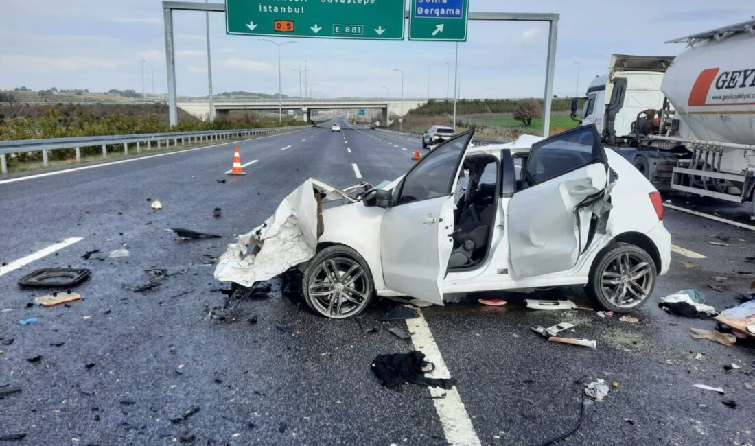 Manisa’nın Kırkağaç ilçesinde otomobilin tankere çarpması sonucu 2 kişi hayatını