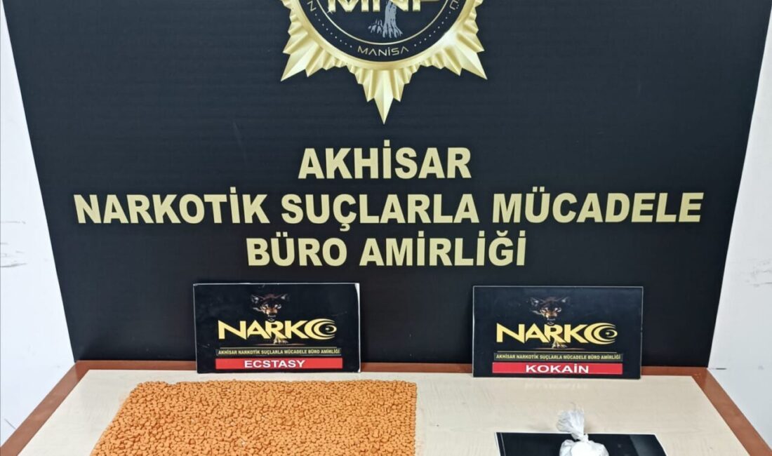 Manisa’nın Akhisar ilçesinde düzenlenen uyuşturucu operasyonunda gözaltına alınan 4 şüpheliden