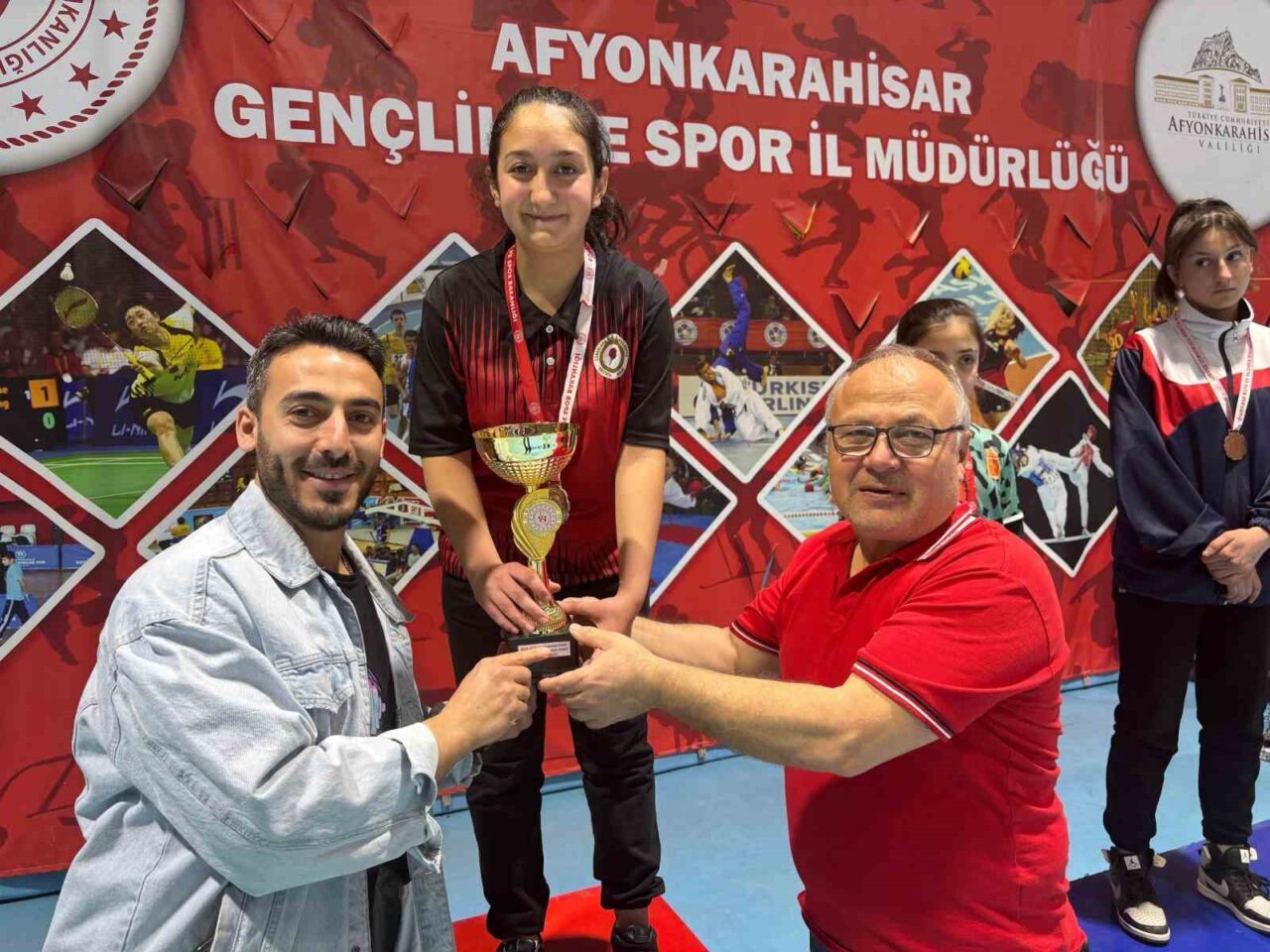 Afyonkarahisar’da Masa Tenisi il birinciliği müsabakaları Çiğiltepe Spor Salonu’nda tamamlandı.
