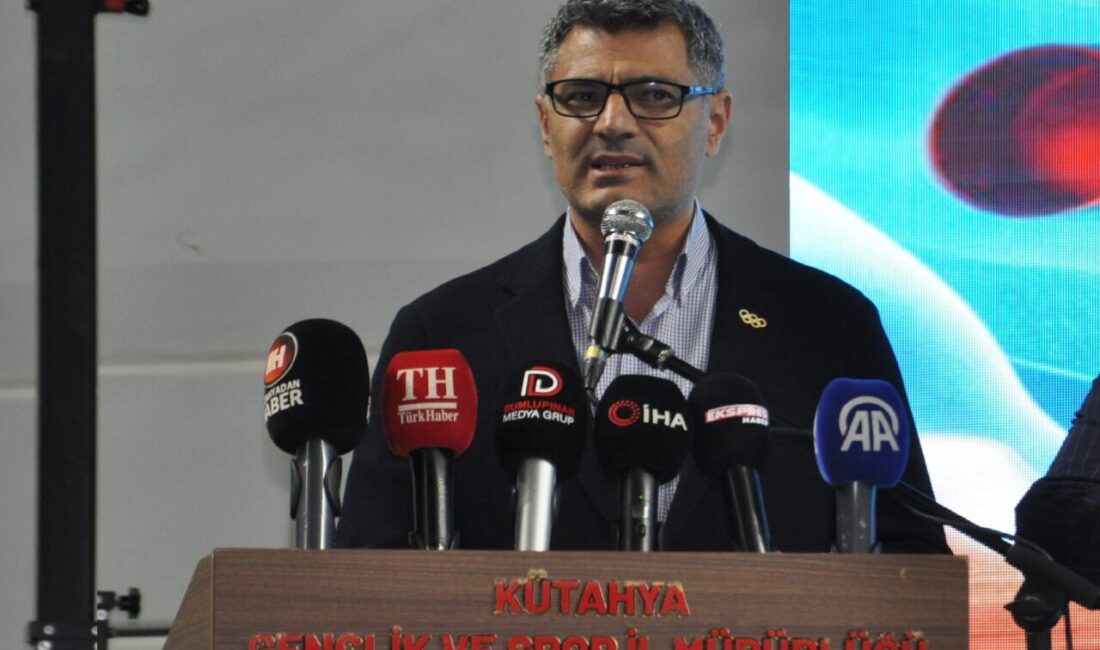 Kütahya'da, "Emek Sizden, Destek Bizden Projesi" kapsamında sporculara malzeme dağıtımı