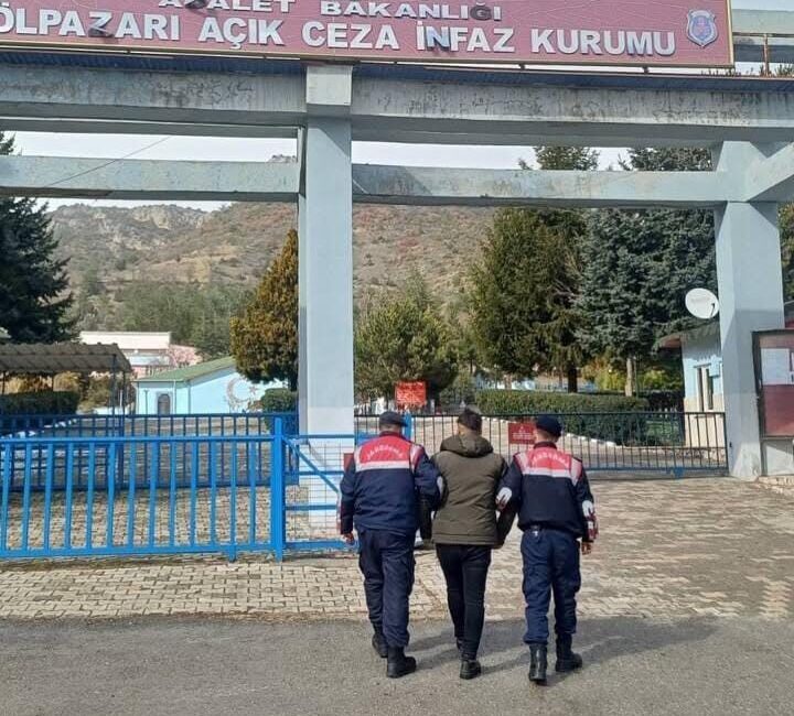 Nafaka yüzünden tutuklandı Bilecik’te nafaka yükümlülüğünü yerine getirmeyen şahıs yakalanarak tutuklandı.