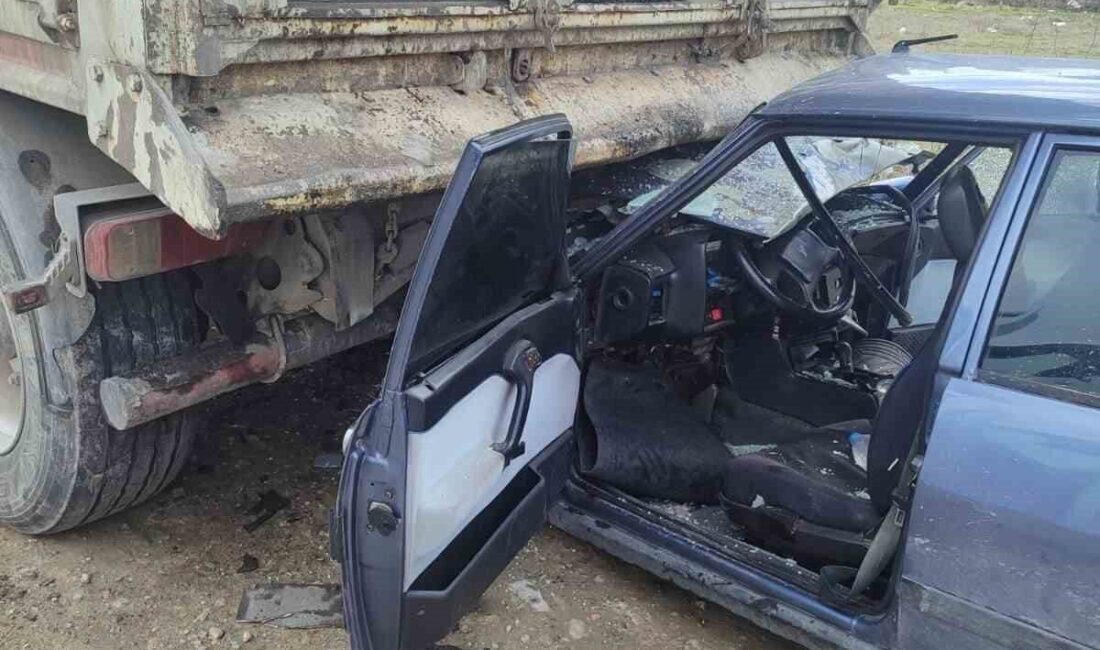 Otomobilin tıra çarptığı kazada bir kişi öldü Afyonkarahisar’da meydana gelen trafik kazasında 1 kişi öldü 2 kişi