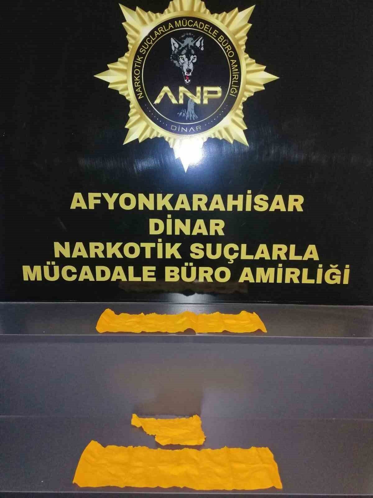 Afyonkarahisar’da polis düzenlediği operasyonda 3 adet peçeteye emdirilmiş uyuşturucu madde