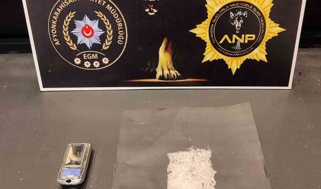 Afyonkarahisar’da polis adım adım takip etti ve yakaladı! Afyonkarahisar’da takibe alınan bir şahıs uyuşturucu madde ve hassas terazi